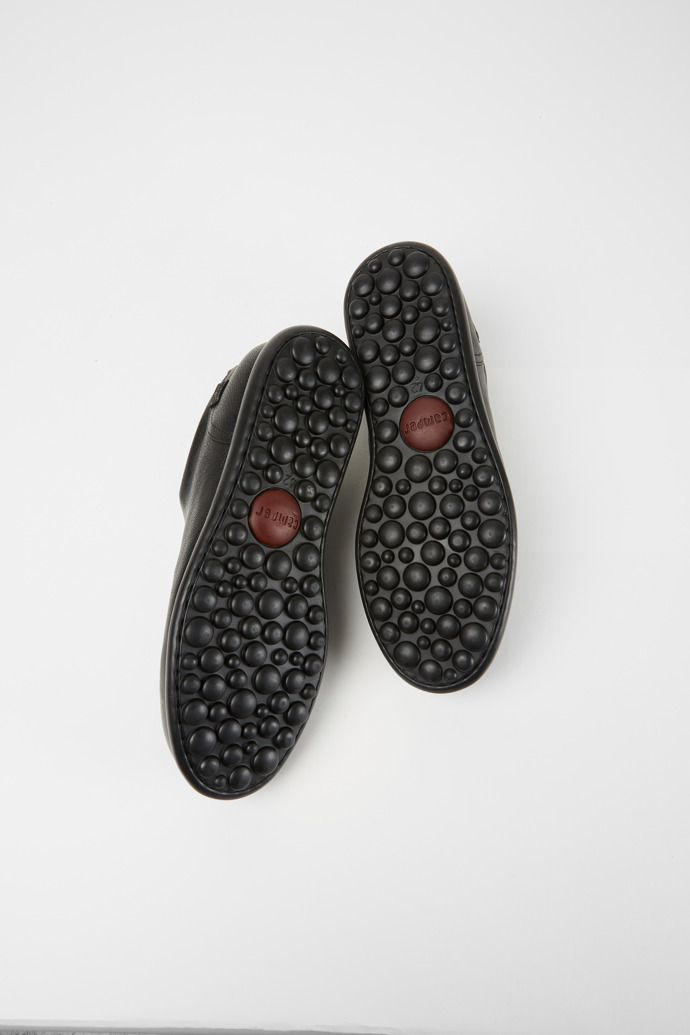 The soles of Twins Black leather shoes for men