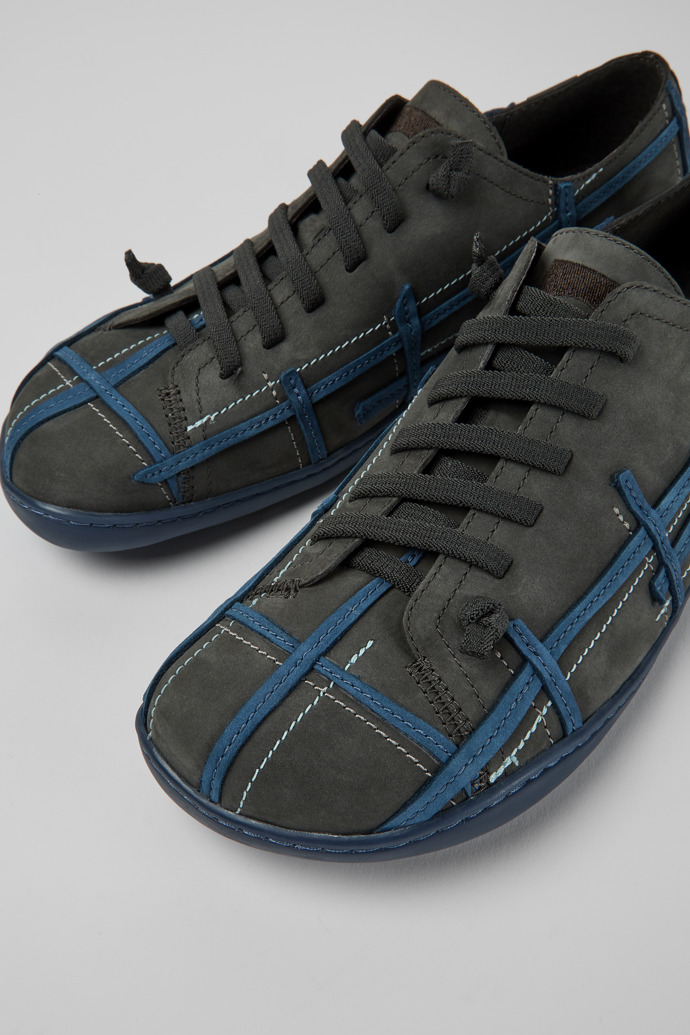 Twins Schuh aus dunkelgrauem und blauem Nubukleder