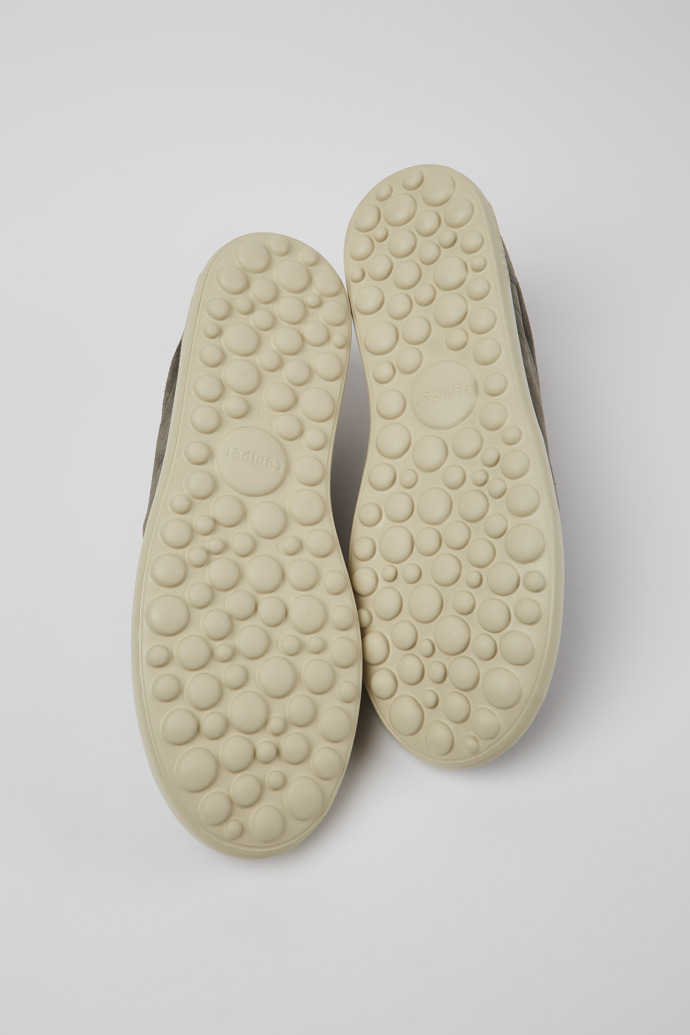 The soles of Pelotas XLite Grey nubuck sneakers for men