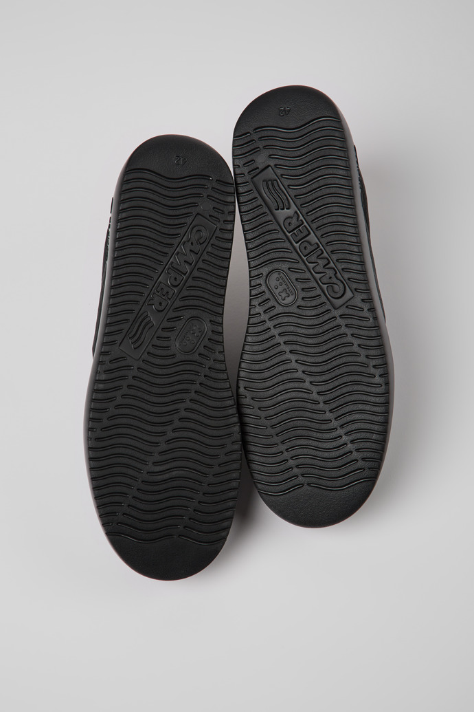 The soles of Runner K21 Black sneakers for men