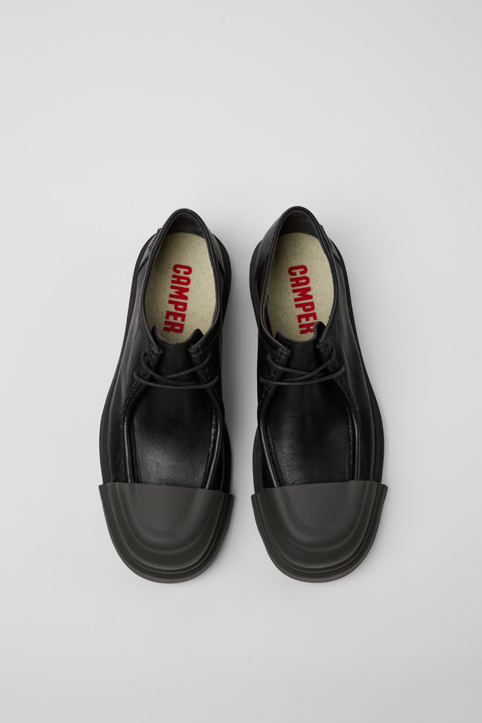 Junction Sapatos em couro preto para homem.