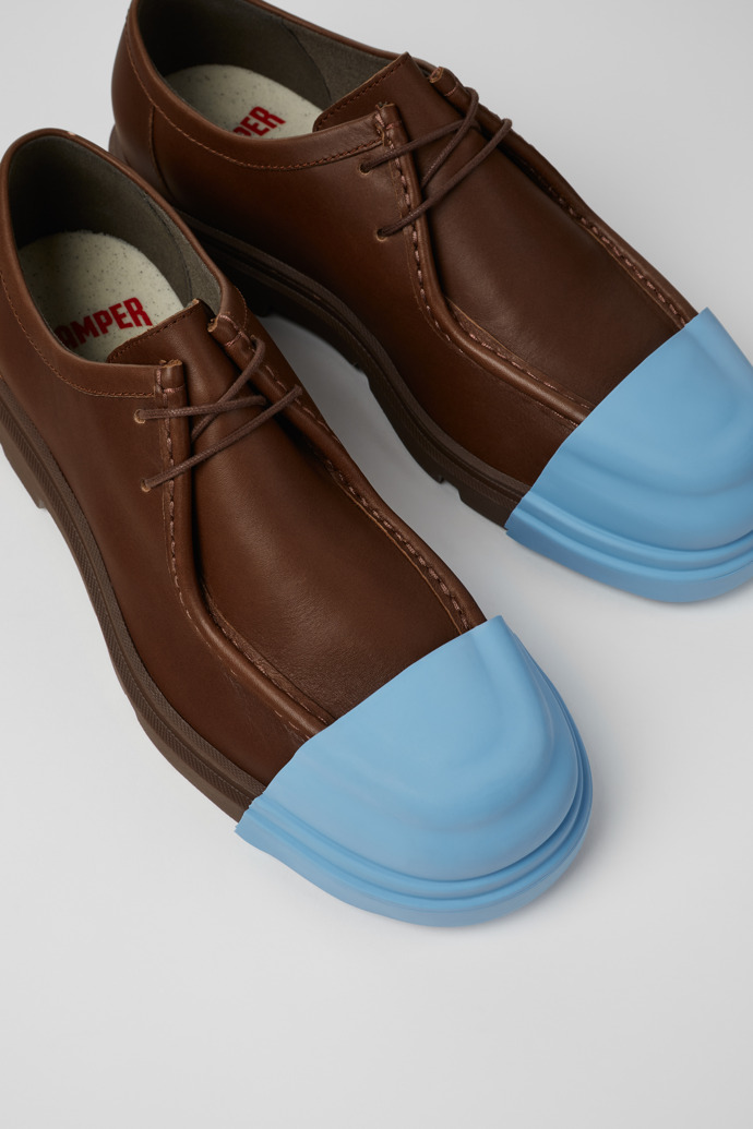 Junction Chaussures en cuir marron Pour homme.