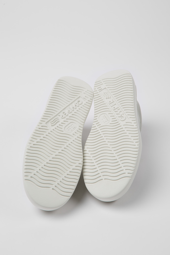 The soles of Runner K21 MIRUM® White and black sneakers for men