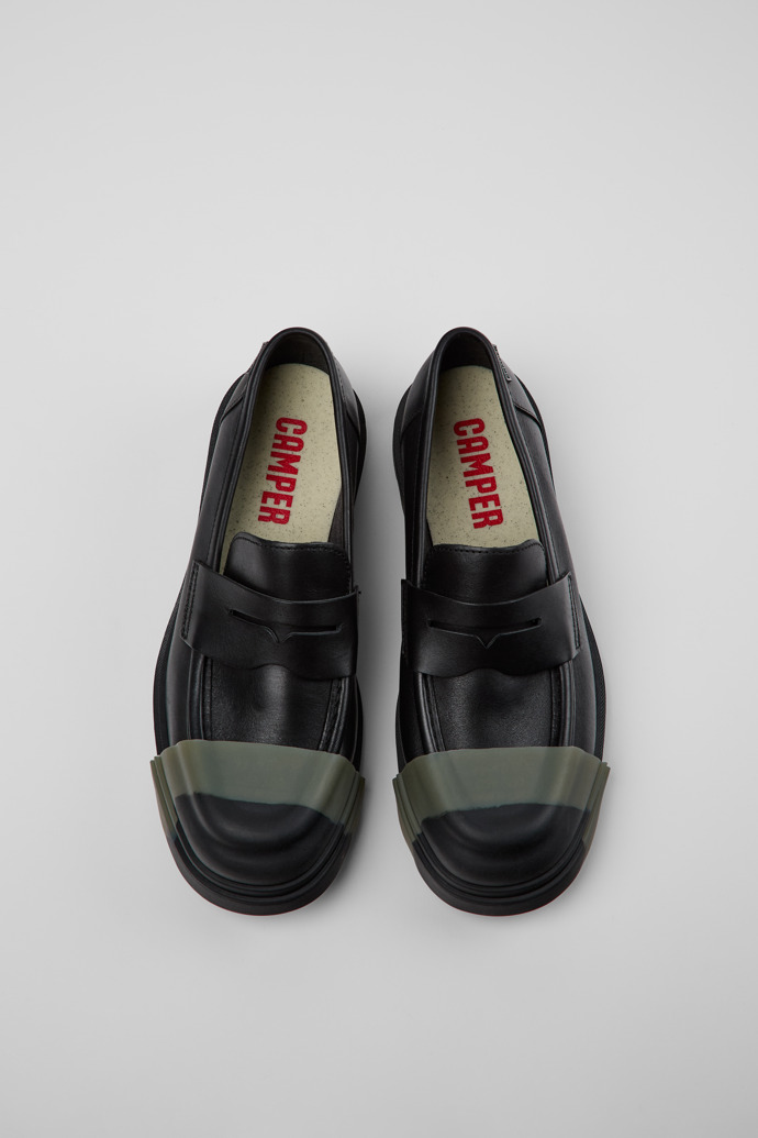 ROKU Black Leather Moccasin Shoes for Men.俯角