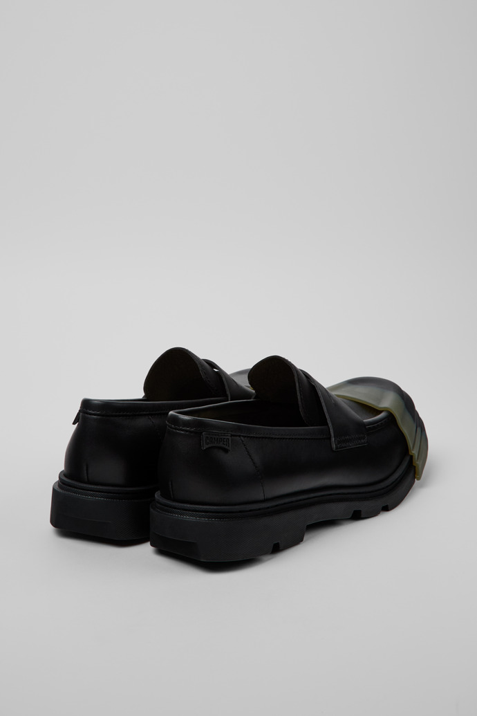 ROKU Black Leather Moccasin Shoes for Men.後面