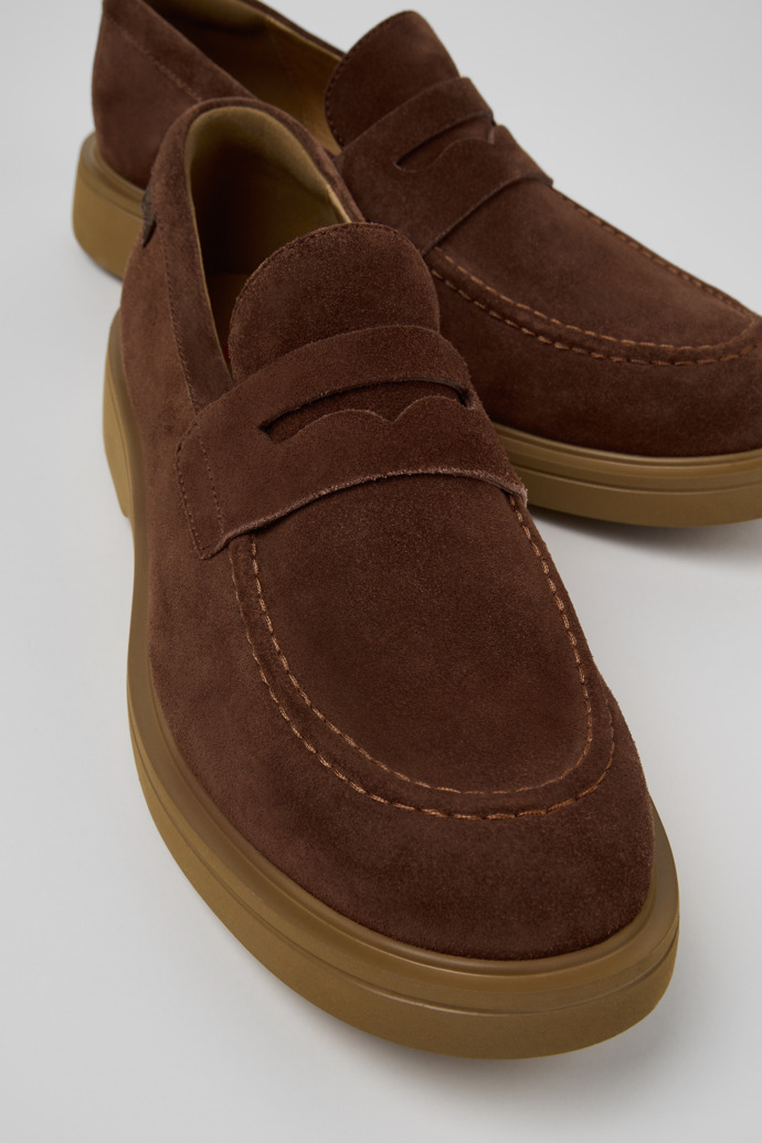 Norman Brauner Herrenschuh aus Veloursleder.