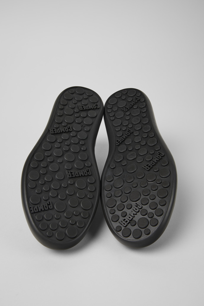 The soles of Pelotas Soller Black leather sneakers for men
