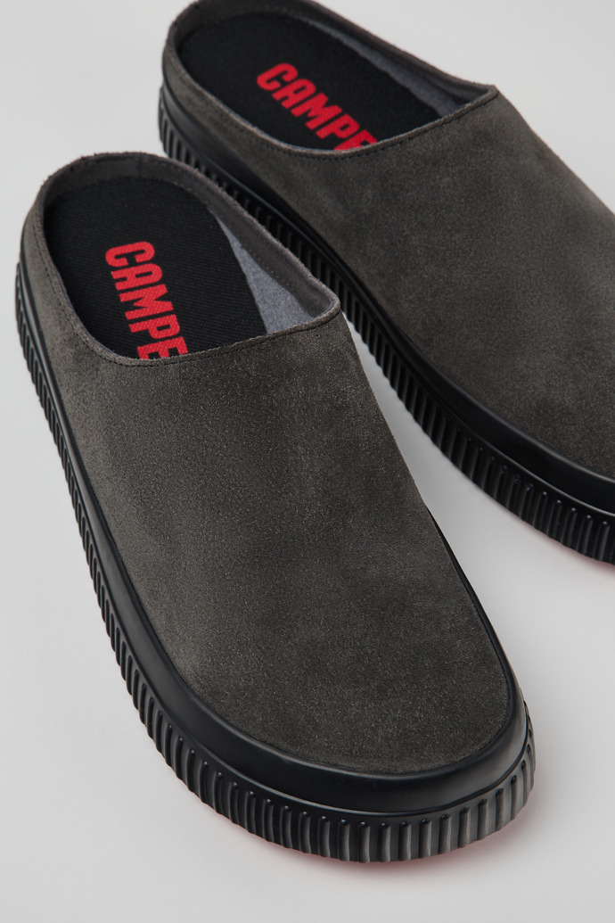 Peu Roda Sandales en nubuck gris pour homme.