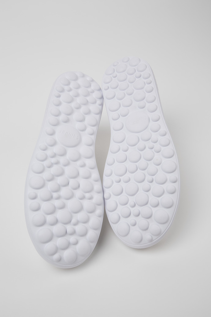 The soles of Pelotas XLite White Recycled PET and Nubuck Men's Sneakers.