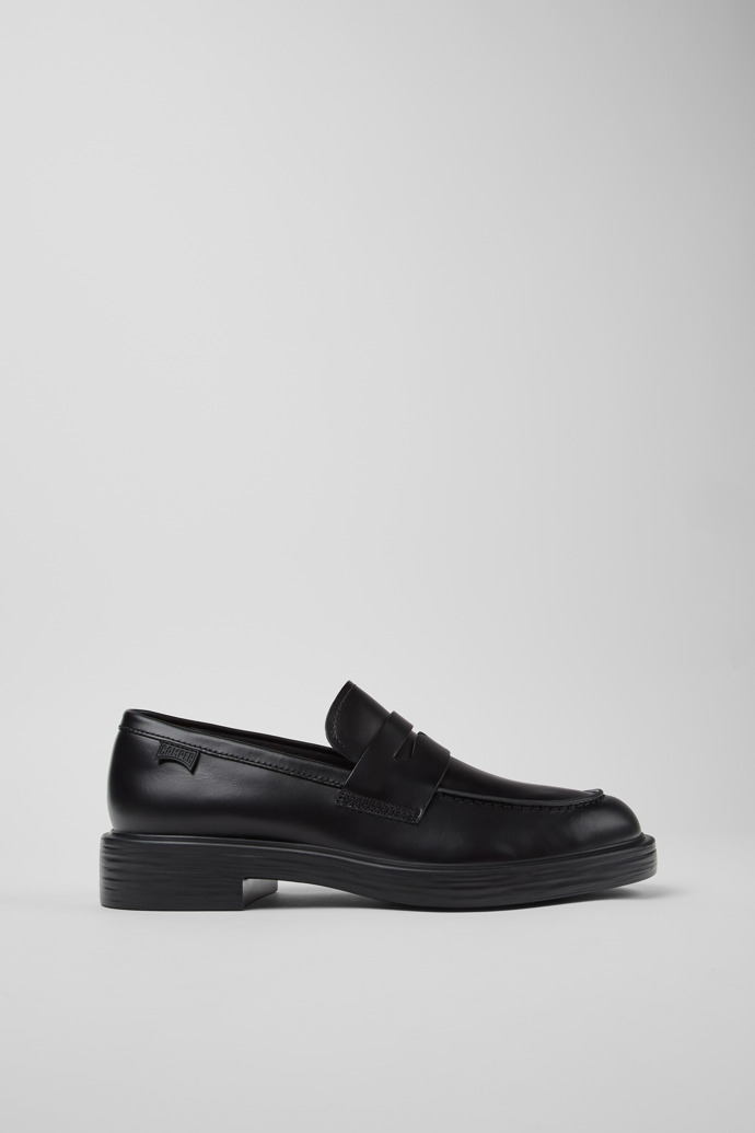 Dean Black Leather Moccasins for Men. modelin yandan görünümü