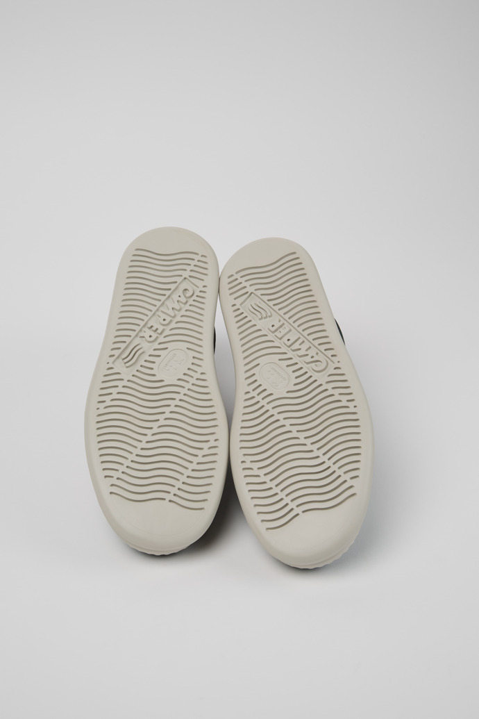 The soles of Runner Green Leather and Nubuck Sneakers for Men.