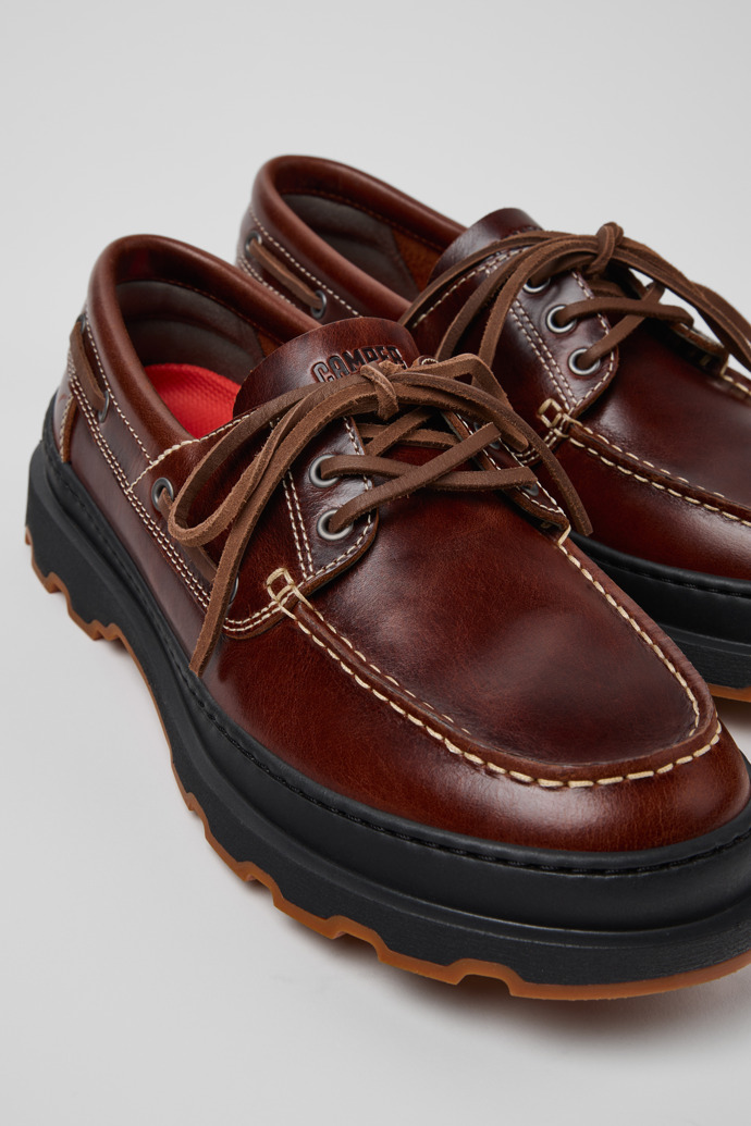 Brutus+ Mocasines marrones de piel para hombre.