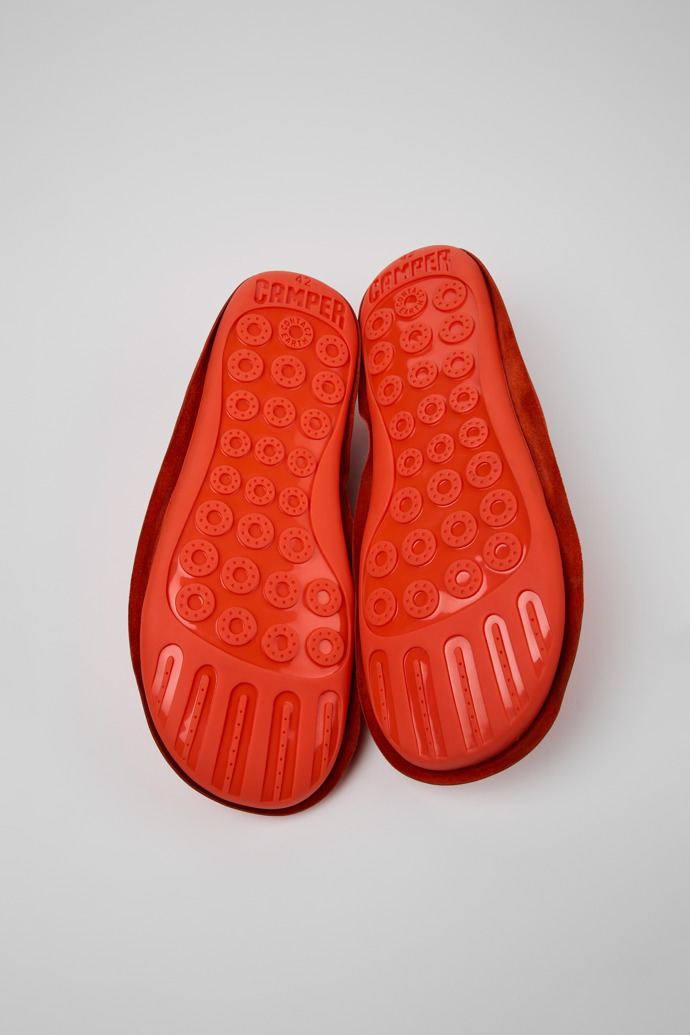 Camper x ISSEY MIYAKE - Peu Form Sabata d’home de pell de color vermell.