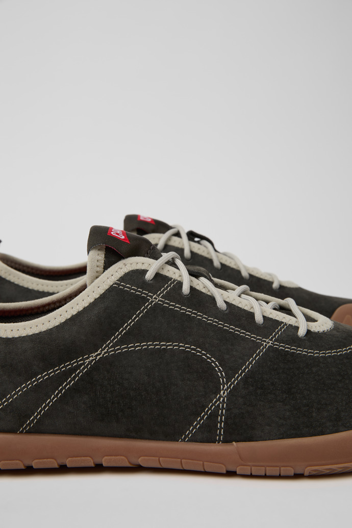 Peu Path+ Pantofi sport din piele gri pentru bărbați.