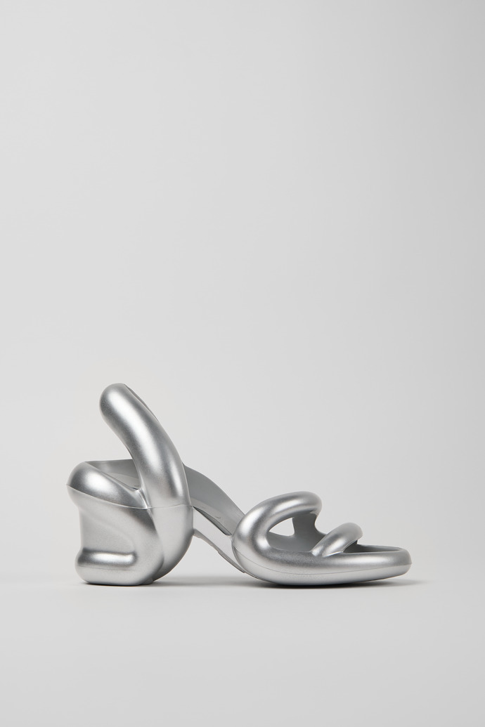 Kobarah Silver Textile Sandals for Women. modelin yandan görünümü