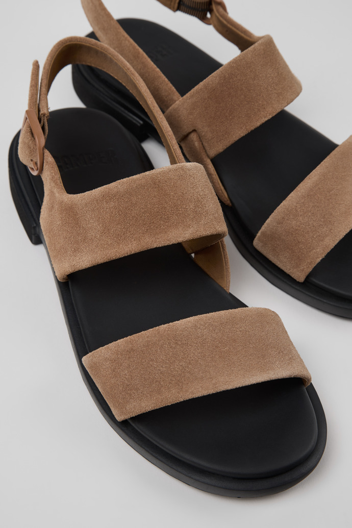 Eda Sandàlies de pell de camussa marrons per a dona.