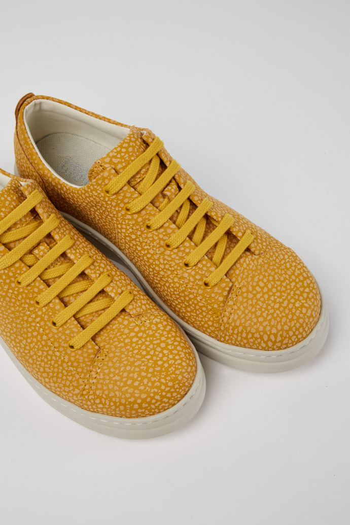 Close-up view of Runner Up Yellow-beige leather sneakers