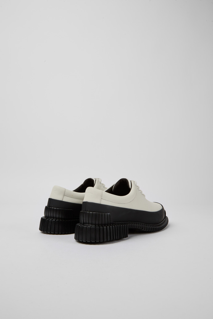 Pix Sapatos com atacadores em couro branco e preto
