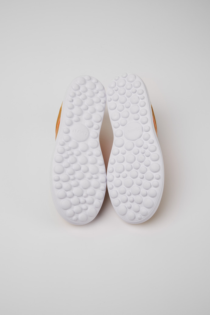 The soles of Pelotas XLite Beige and orange sneakers for women