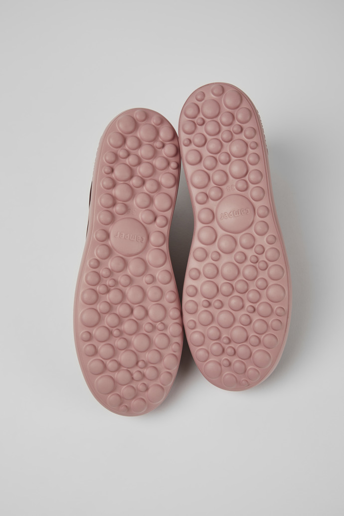 The soles of Pelotas XLite Burgundy sneakers for women