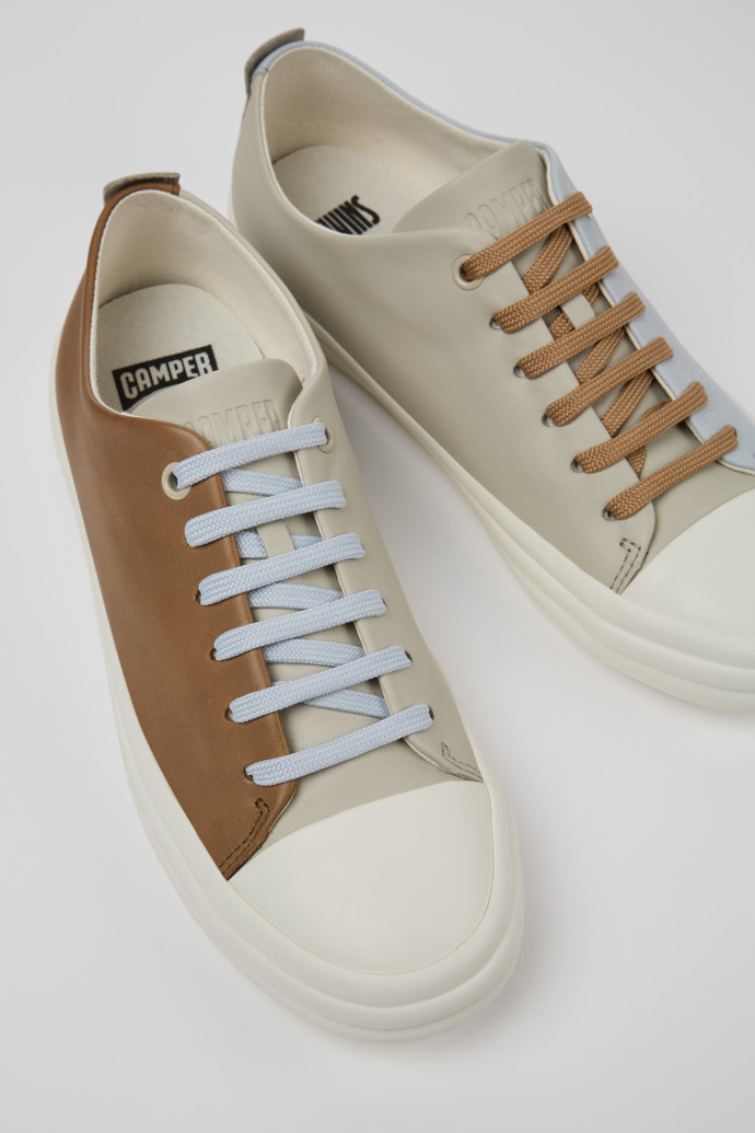 Twins Baskets en cuir gris pour femme.