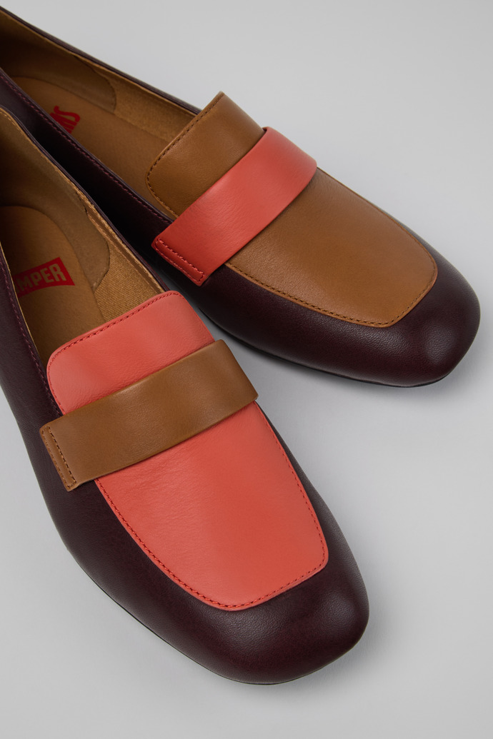 Close-up view of Twins Gray Leather Ballerinas for Women.