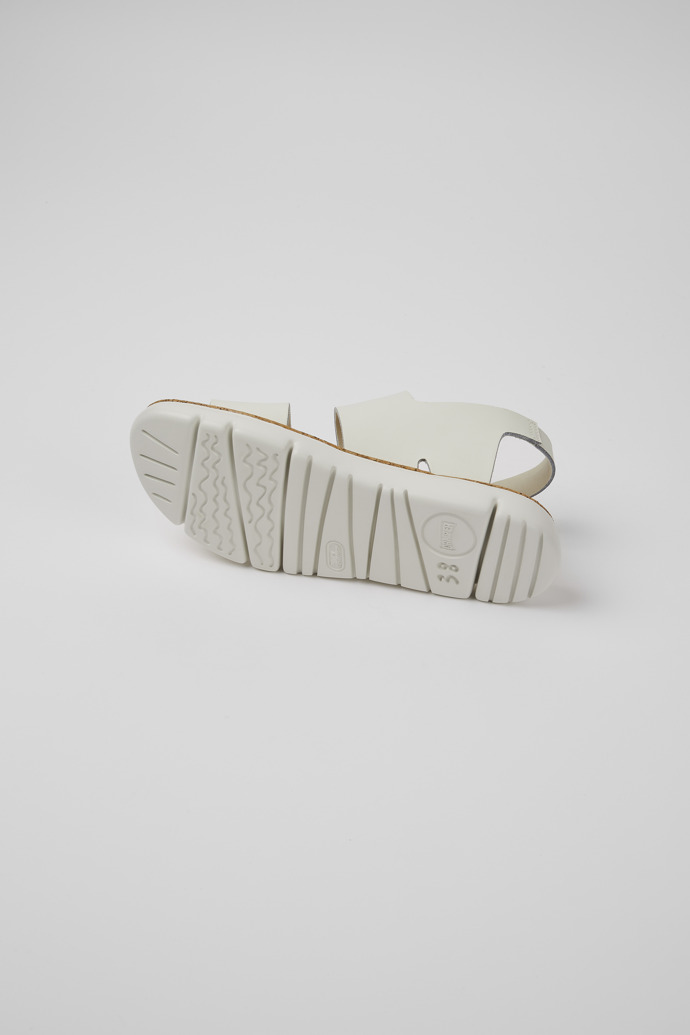 The soles of Oruga White leather sandals for women