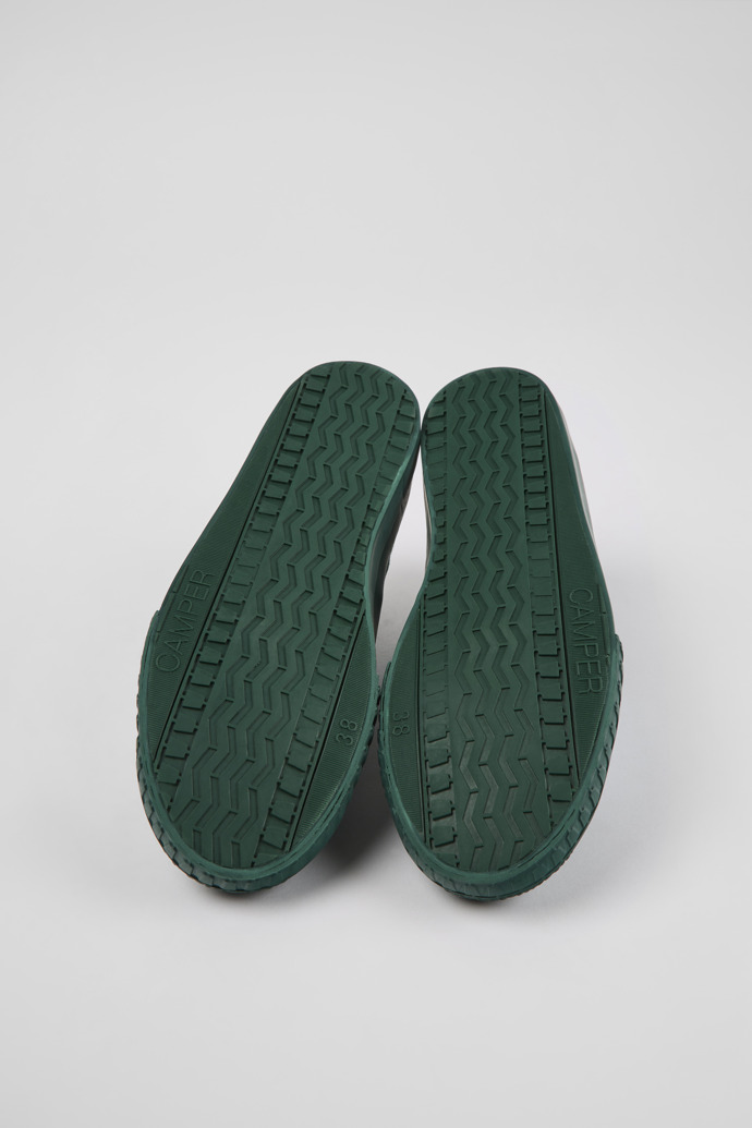 The soles of Camaleon Green and blue recycled cotton sneakers for women