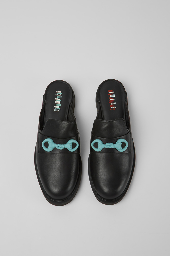 Overhead view of Twins Semiopen black leather shoes