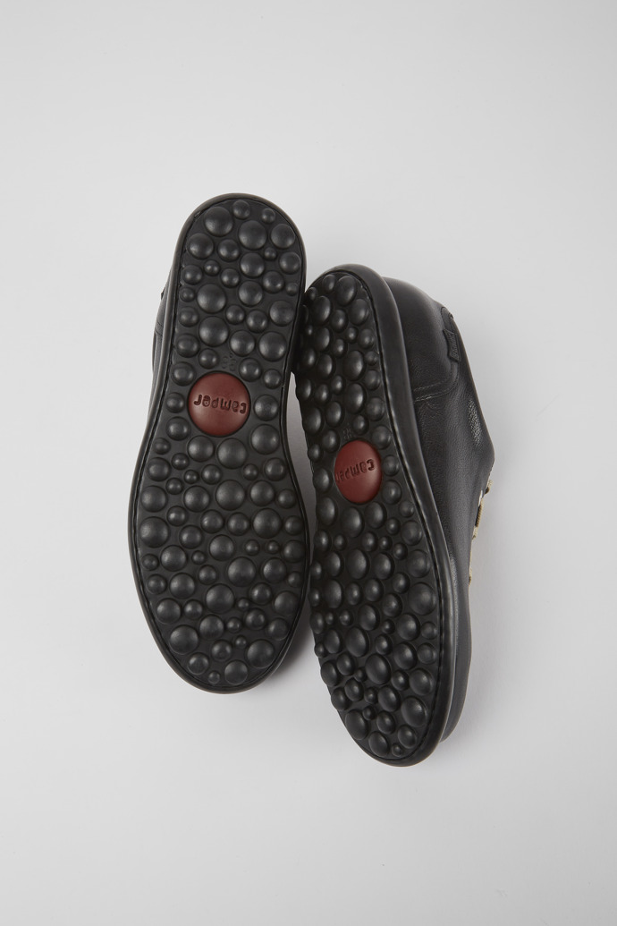 The soles of Twins Black leather shoes for women