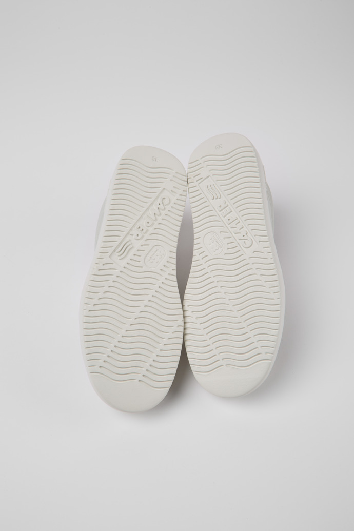 The soles of Runner K21 MIRUM® White and black sneakers for women