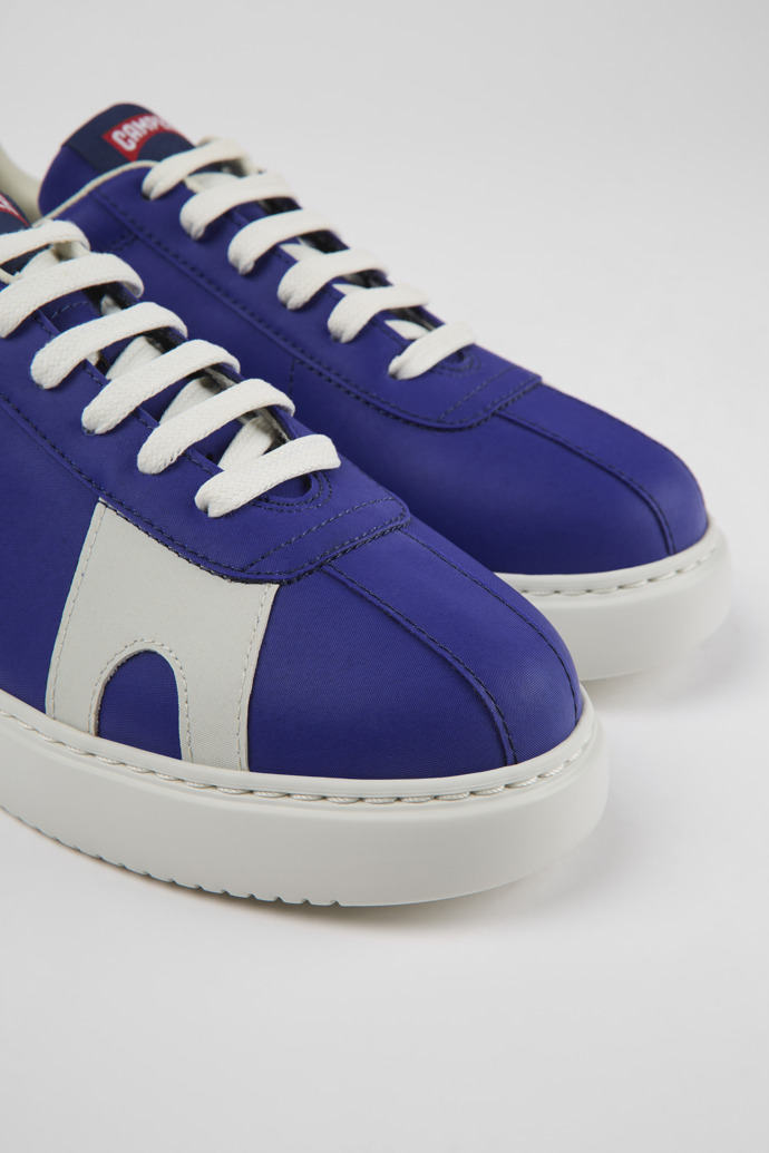 Close-up view of Runner K21 MIRUM® Blue and white MIRUM® sneakers for women