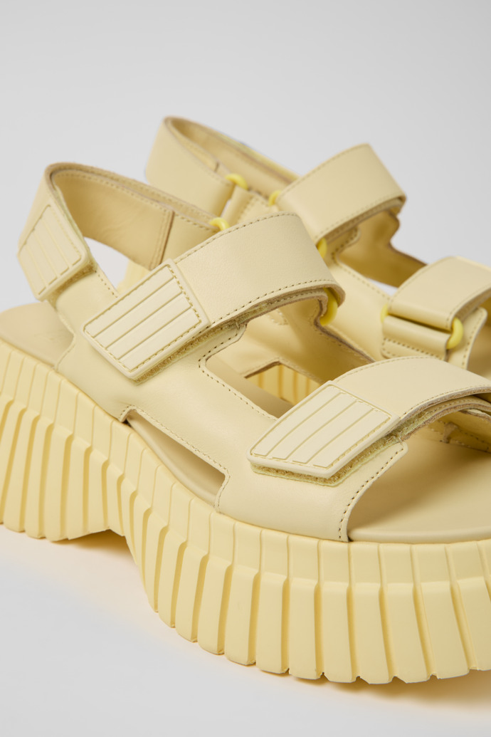 BCN Gele leren damessandaal.