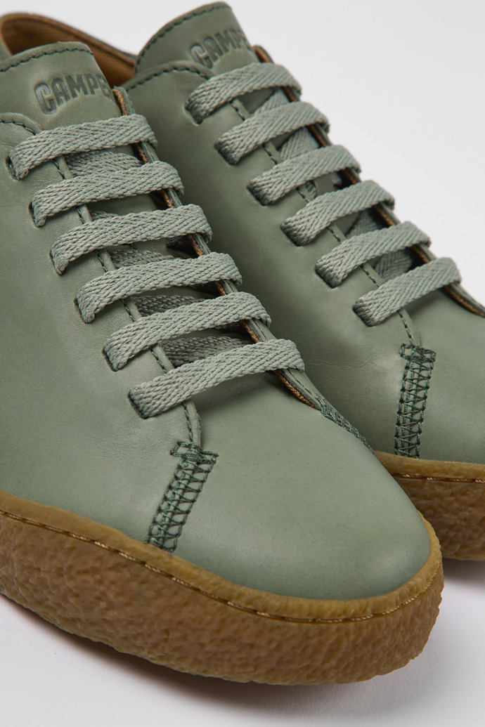 Close-up view of Peu Terreno Green leather shoes for women
