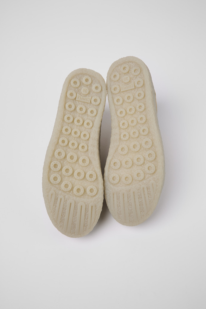 The soles of Peu Terreno Beige nubuck shoes for women