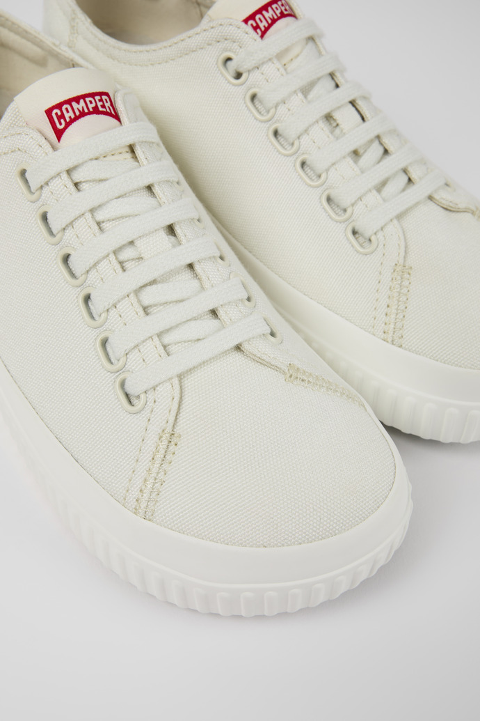 Close-up view of Peu Roda White Textile Shoes for Women