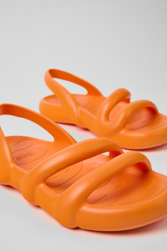 Kobarah Flat 女裝橙色涼鞋。
