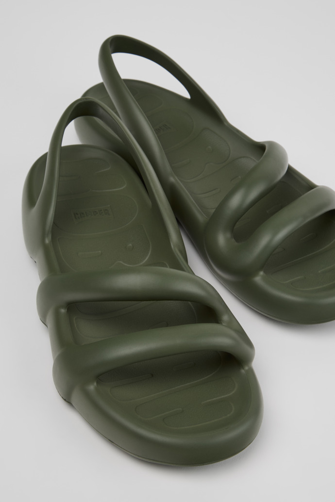 Kobarah Flat 女裝綠色涼鞋。