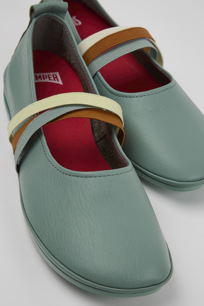 Close-up view of Twins Green Leather Moccasin Ballerina for Women.