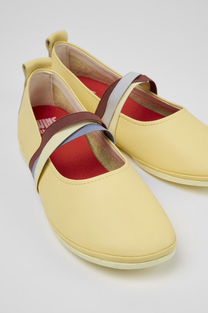 Close-up view of Twins Yellow Leather Ballerinas for Women.