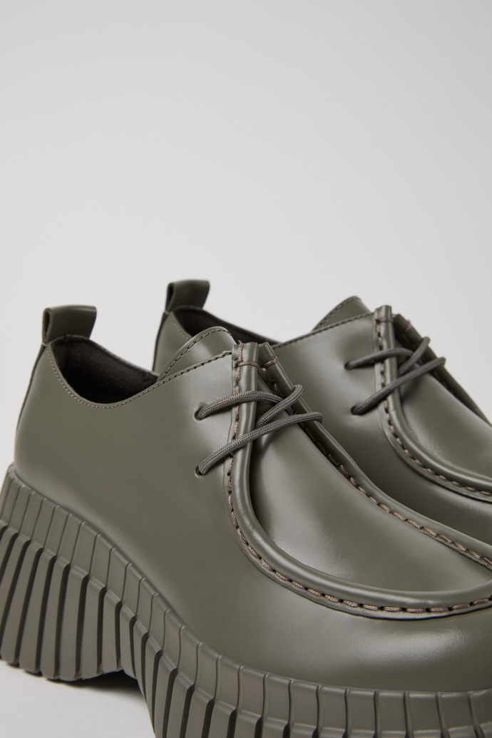 Pix BCN Grauer Damenschuh aus Leder.