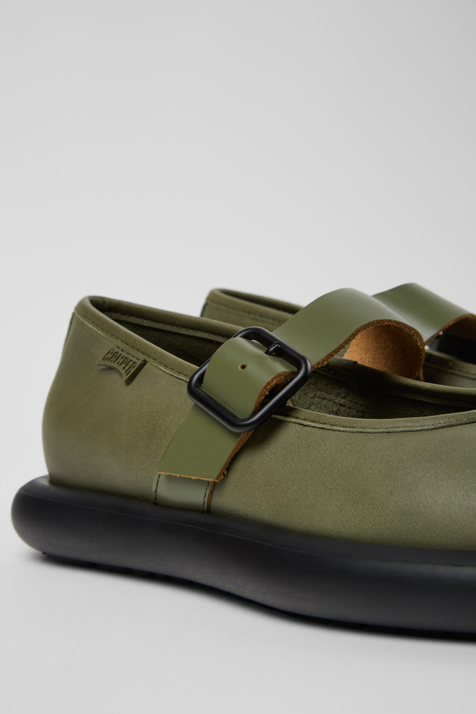 Close-up view of Onda Green Leather Women's Shoe.