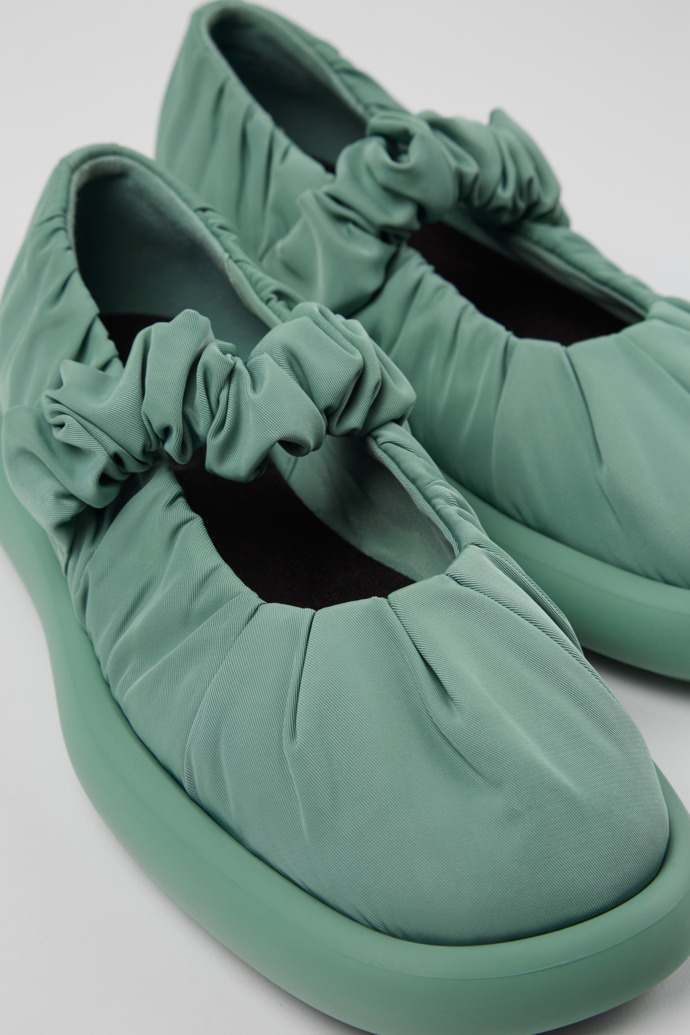 มุมมองระยะใกล้ของ Onda Green Recycled PET Ballerinas for Women.