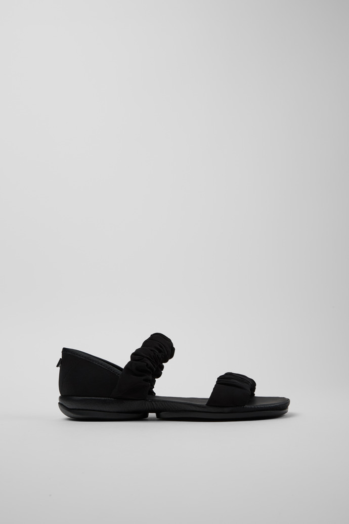 Right Schwarze Sandalen für Damen aus recyceltem PET und Leder.