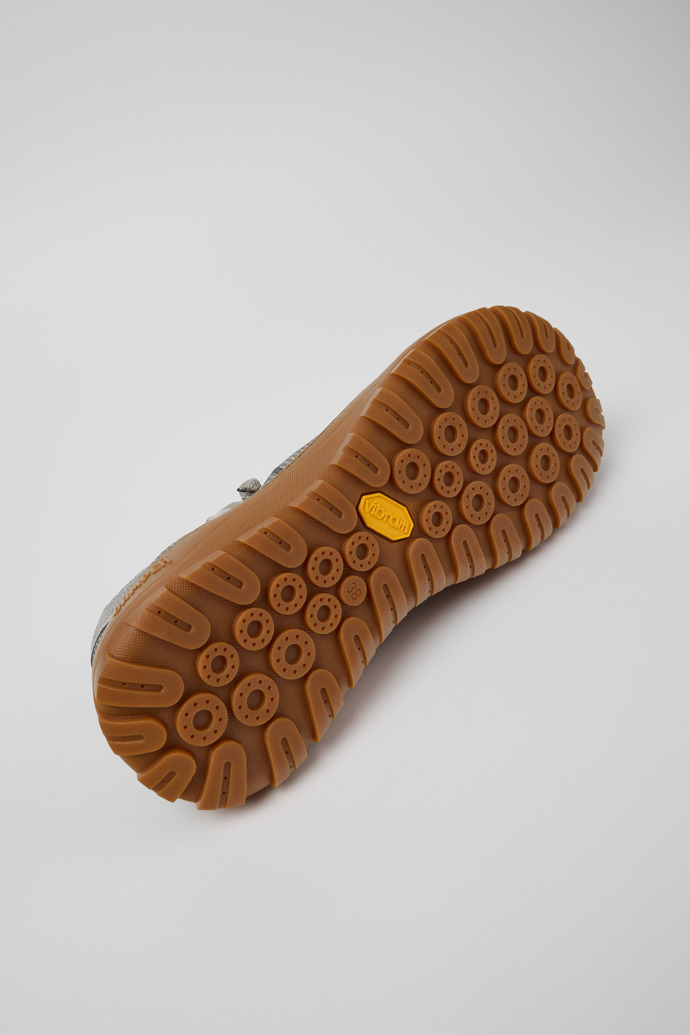 Peu Serra Sneakers blancas y grises de material tecnológico para mujer.
