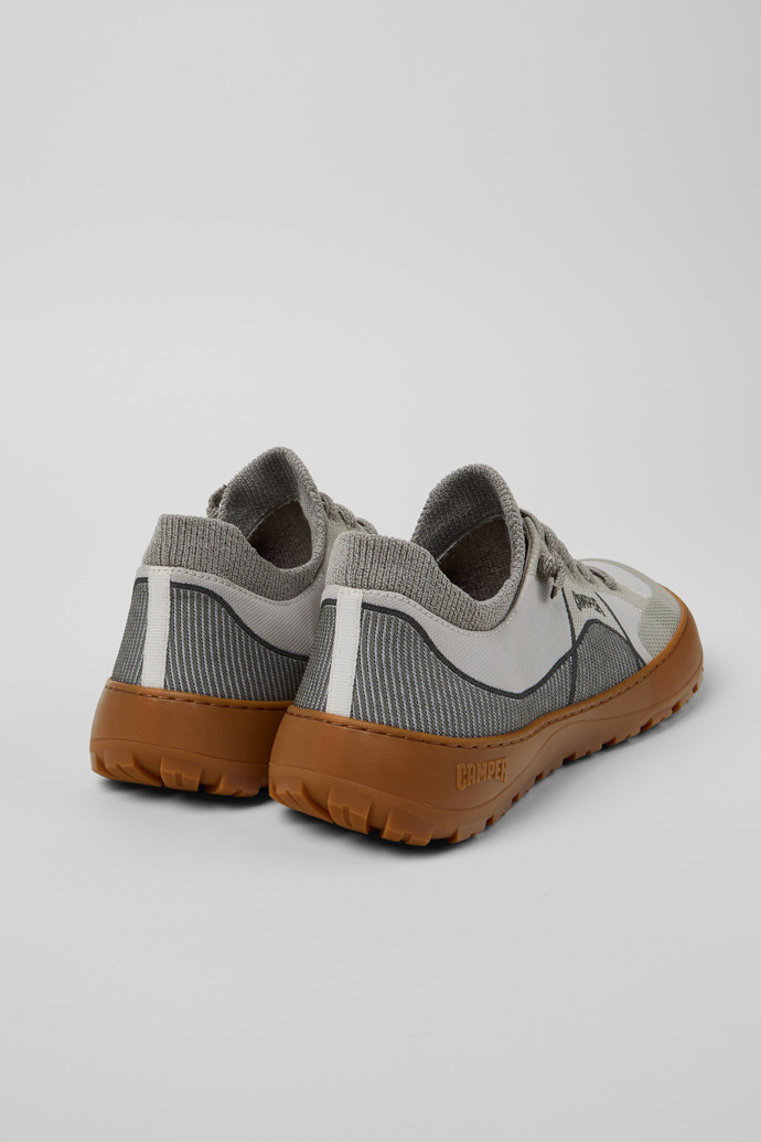 Peu Serra Sneakers blancas y grises de material tecnológico para mujer.