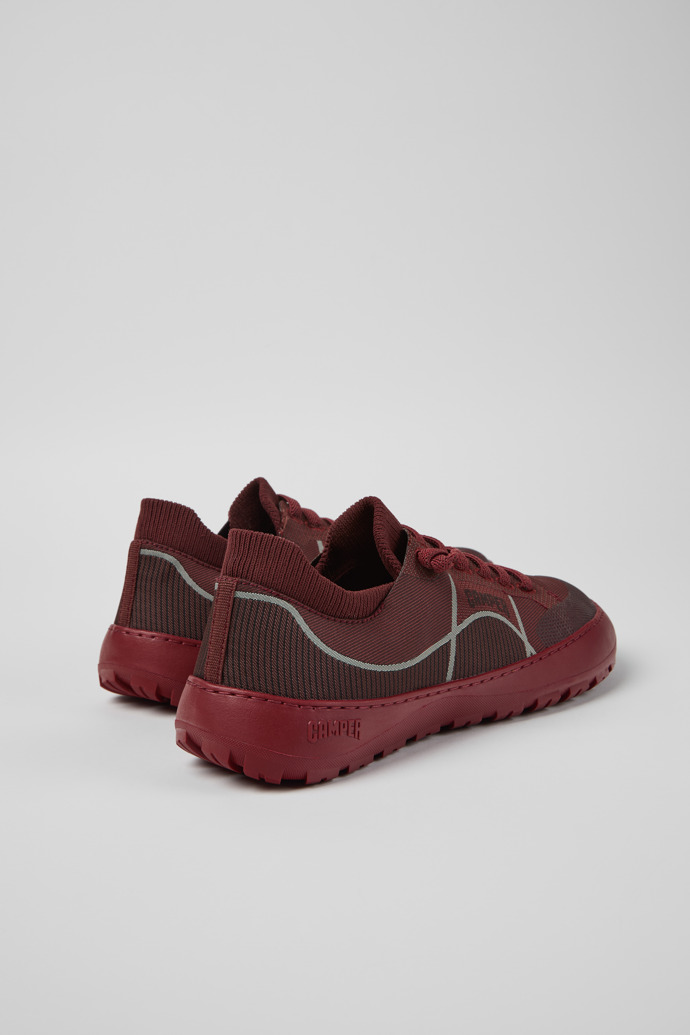 Peu Serra Burgunderrote Sneaker aus recyceltem PET und technisch entwickelten Materialien für Damen.