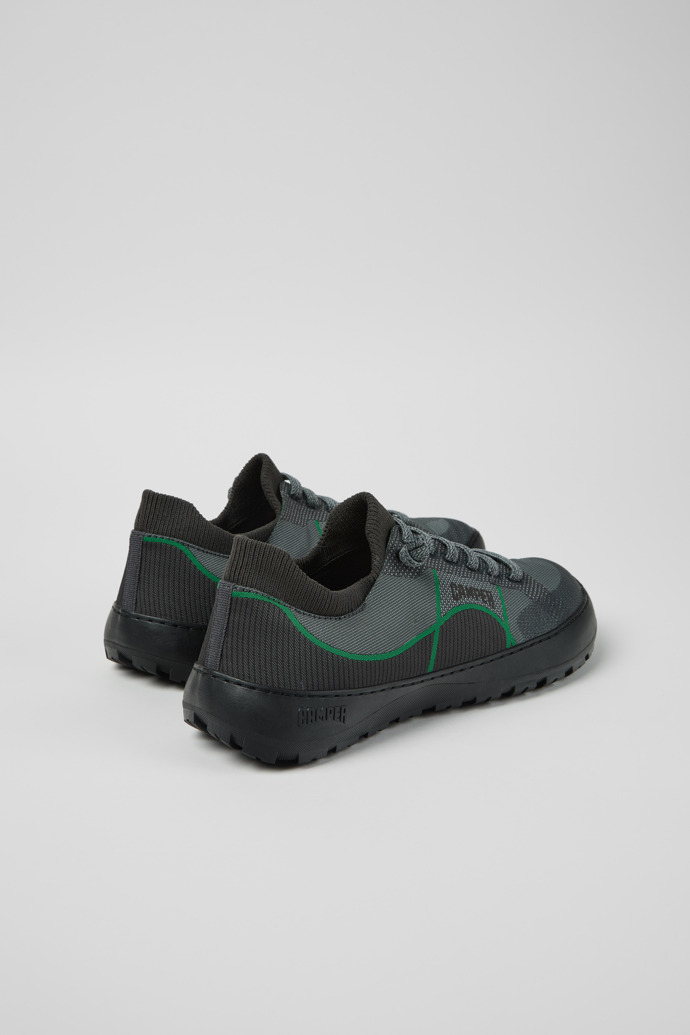 Peu Serra Graue Sneaker aus recyceltem PET und technischen Materialien für Damen.