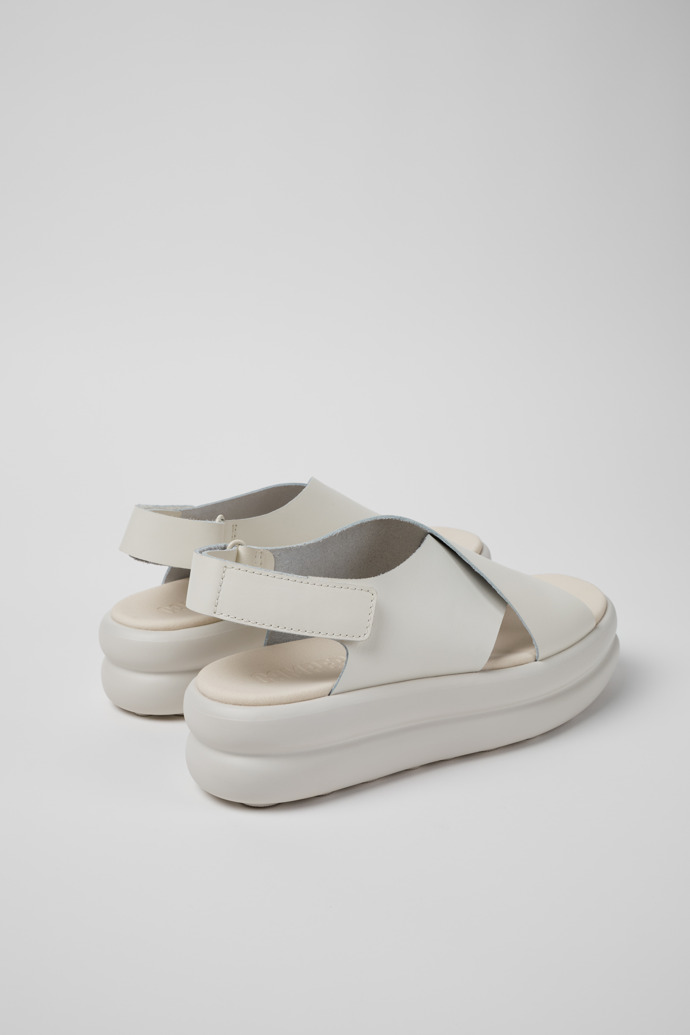 Pelotas Flota Up Sandalias de piel blanca para mujer.