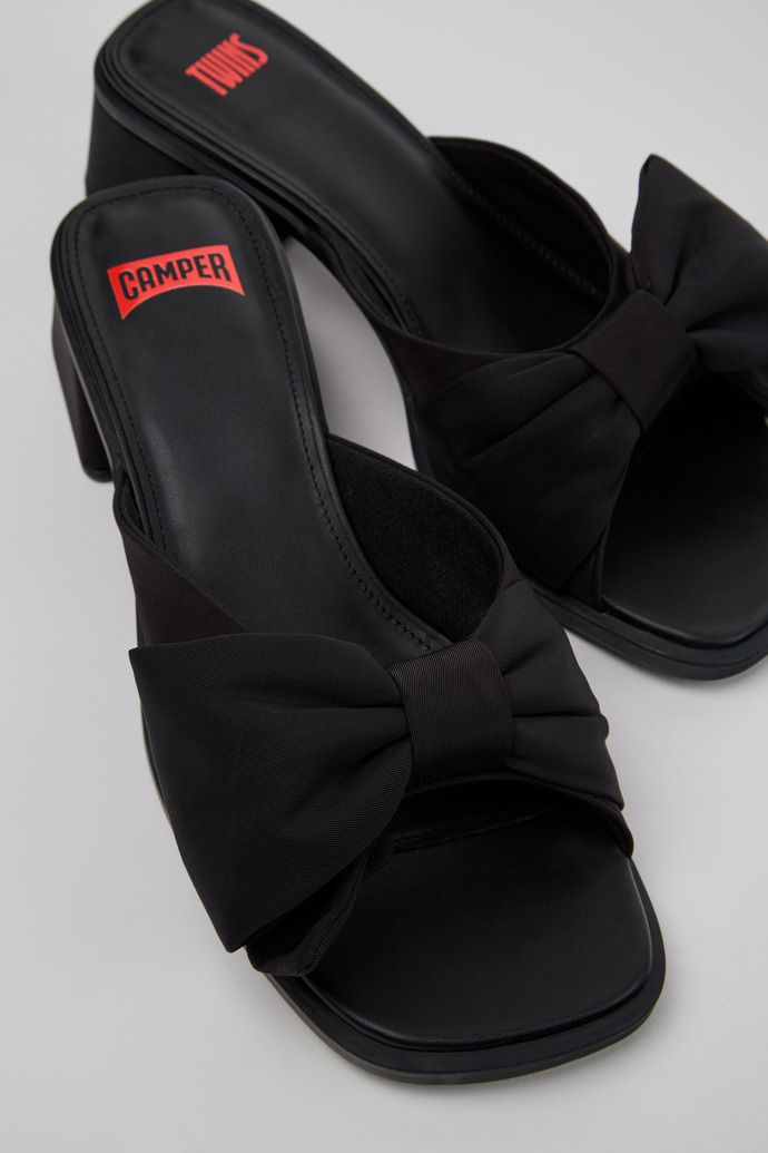 มุมมองระยะใกล้ของ Twins Black Recycled PET Sandals for Women.